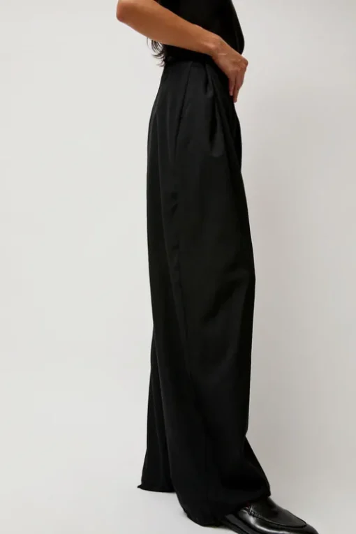Adjustable Pants in Black