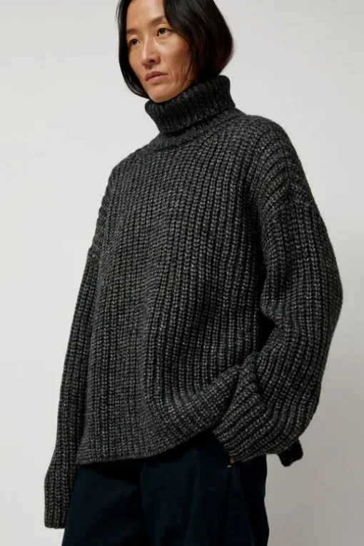 Alpaca Rib Turtleneck in Charcoal