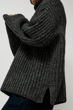 Alpaca Rib Turtleneck in Charcoal