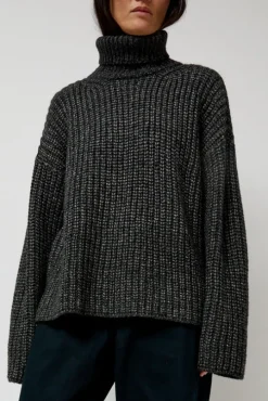 Alpaca Rib Turtleneck in Charcoal