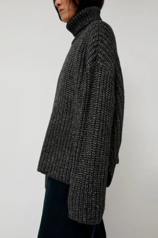 Alpaca Rib Turtleneck in Charcoal