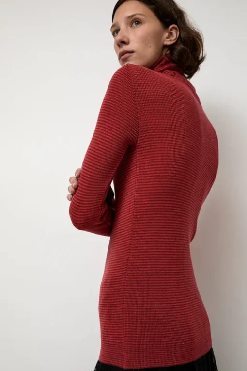 Alpha Rollneck in Paradise Red Fine Stripes
