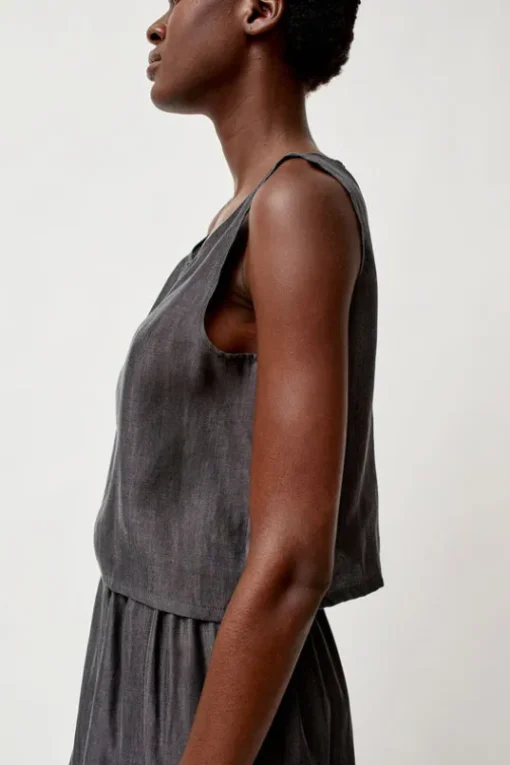 Basic Tank in Black Tencel