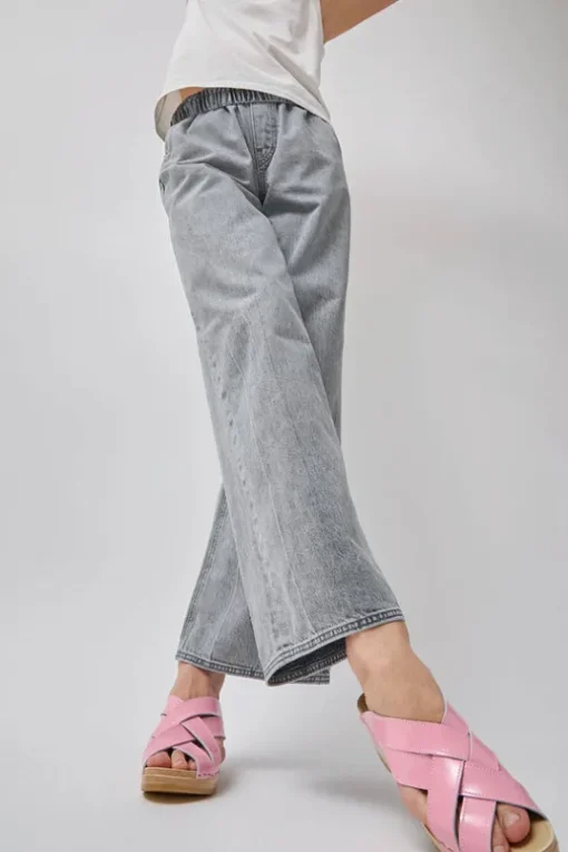 Basket Clog on Mid Wedge in Pink Patent