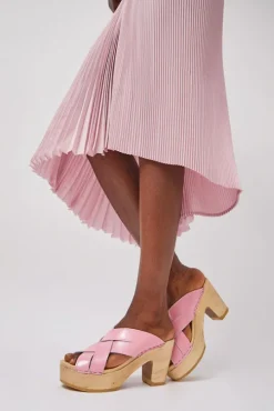 Basket Clog on Platform in Pink Patent