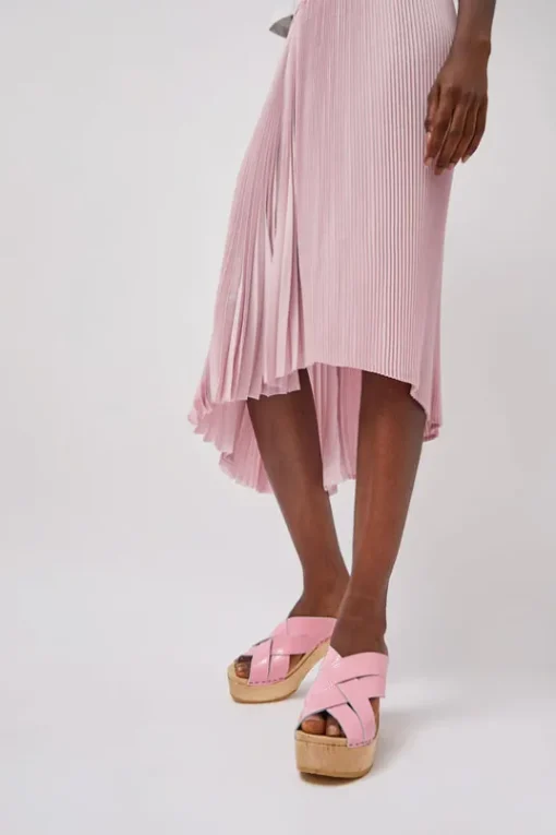 Basket Clog on Platform in Pink Patent