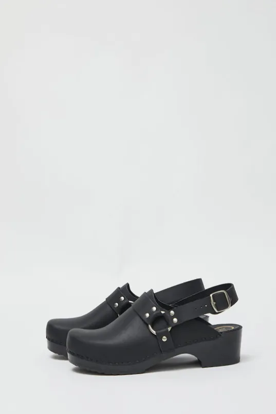 Brando Clog on Vintage Base in Black on Black Base