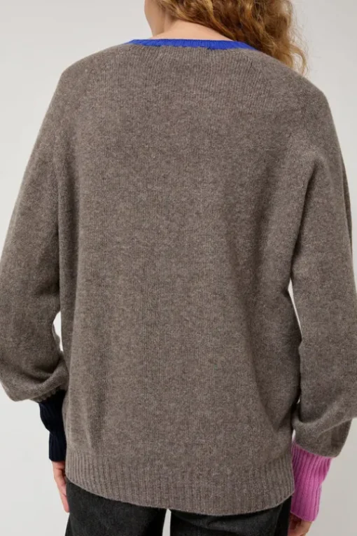 Bryan in Grey Blue Pink Navy