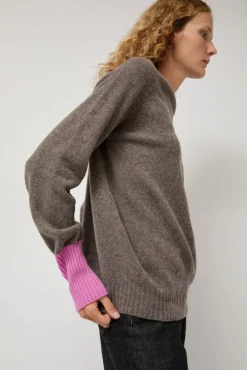 Bryan in Grey Blue Pink Navy