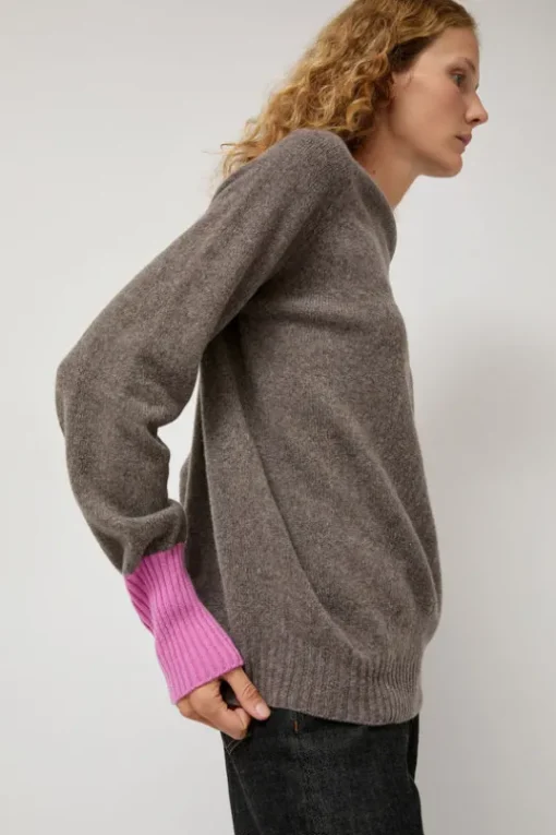 Bryan in Grey Blue Pink Navy