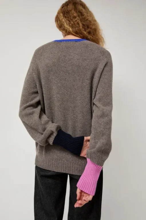 Bryan in Grey Blue Pink Navy