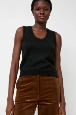 Carol U-Neck Vest in Black