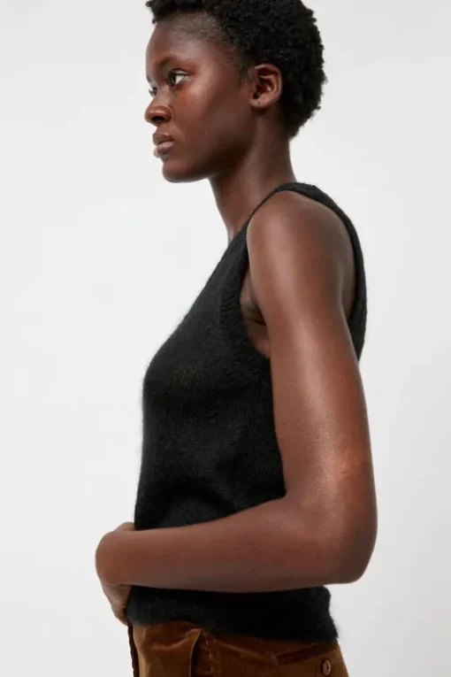 Carol U-Neck Vest in Black