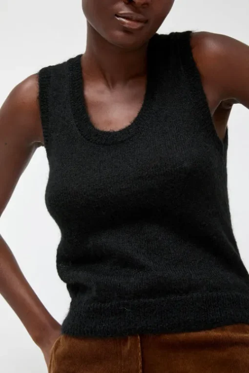 Carol U-Neck Vest in Black