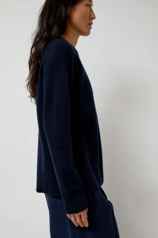 Cashmere Blend Crewneck Knit in Navy