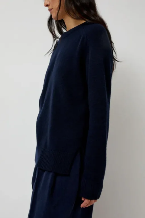 Cashmere Blend Crewneck Knit in Navy