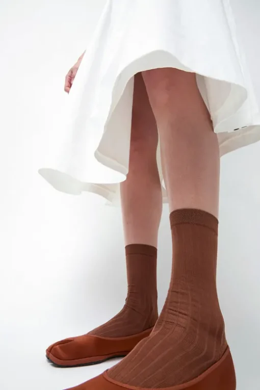 Cjalce Viscose Tabi Socks in Camel