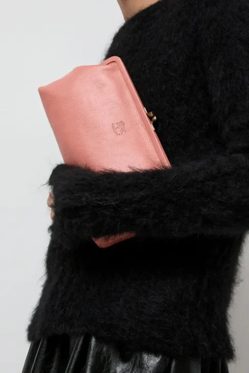 Classic Clutch in Grapefruit