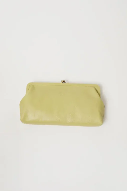 Classic Clutch in Pistachio