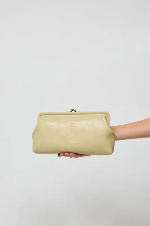 Classic Clutch in Pistachio