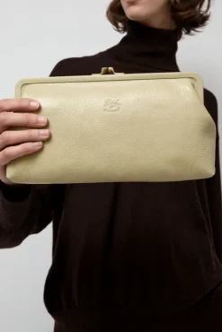 Classic Clutch in Pistachio