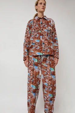 Claus Pants in Brown Hay Field