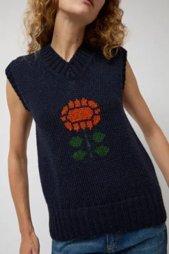 Close to the Flower Vest in Navy