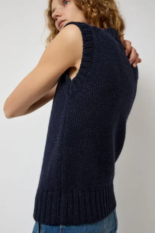 Close to the Flower Vest in Navy