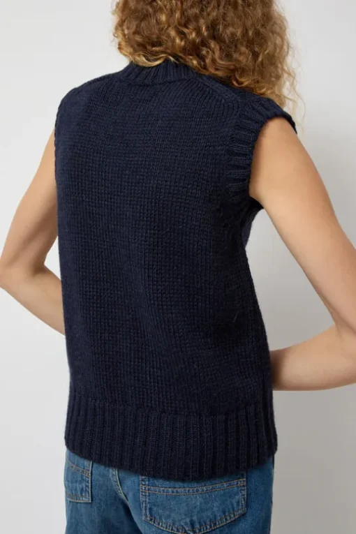 Close to the Flower Vest in Navy