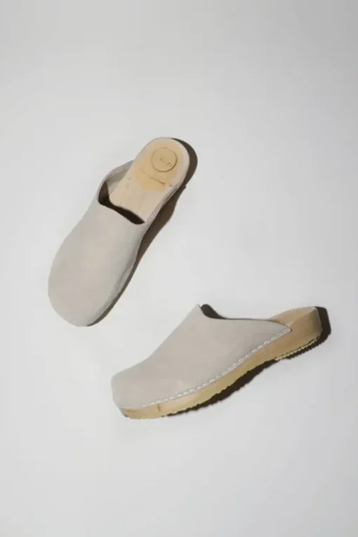 Contour Clog on Flat Base in Chalk Suede