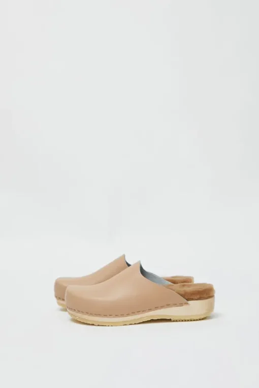 Contour Clog with Shearling on Flat Base in Camel