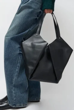 Corolla Bag in Black