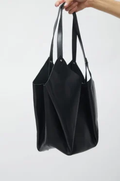 Corolla Bag in Black