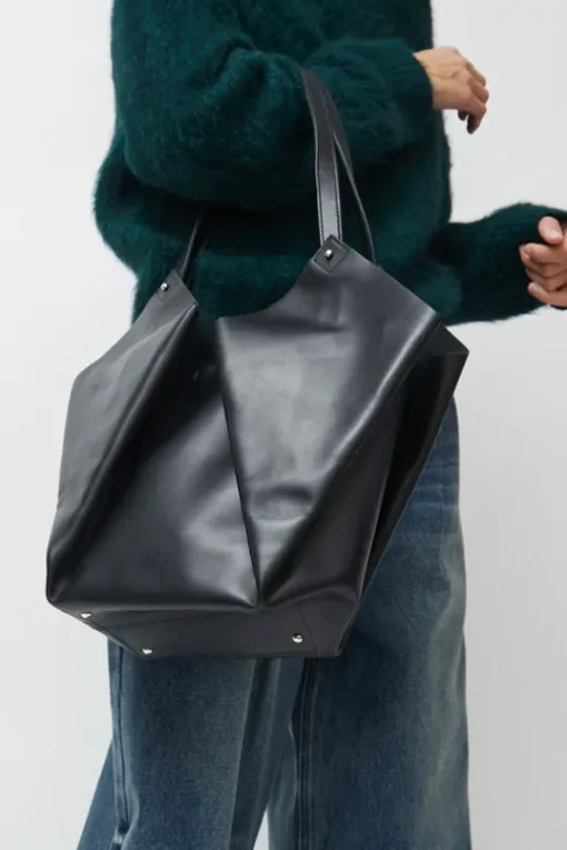 Corolla Bag in Black