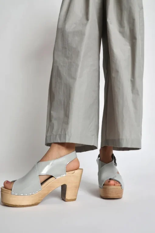 Crossover Clog on Platform in Dove Patent