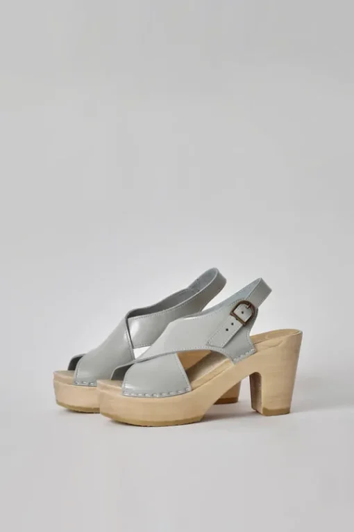 Crossover Clog on Platform in Dove Patent