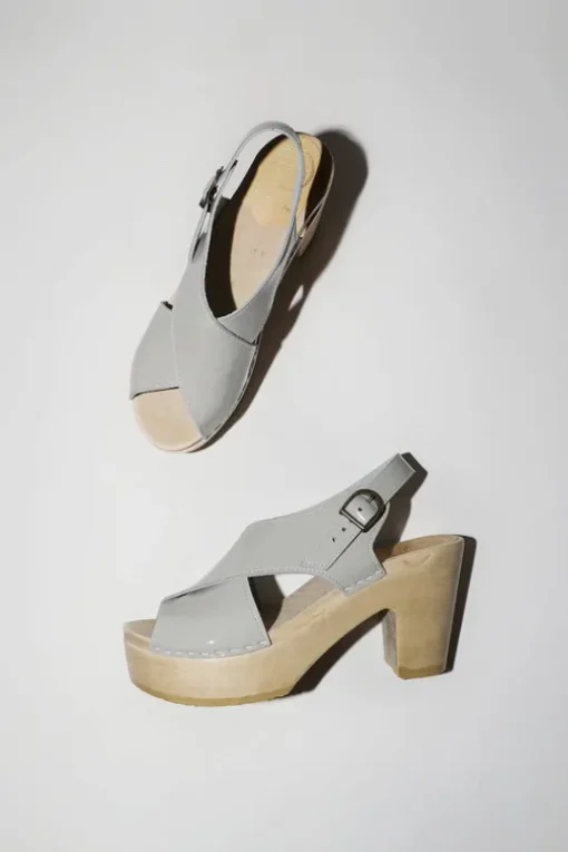 Crossover Clog on Platform in Dove Patent