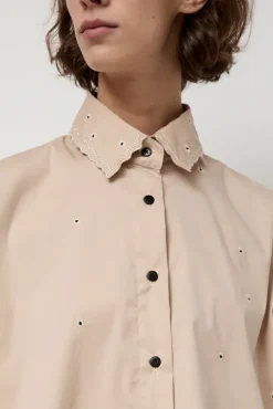 Embroidery Shirt in Beige