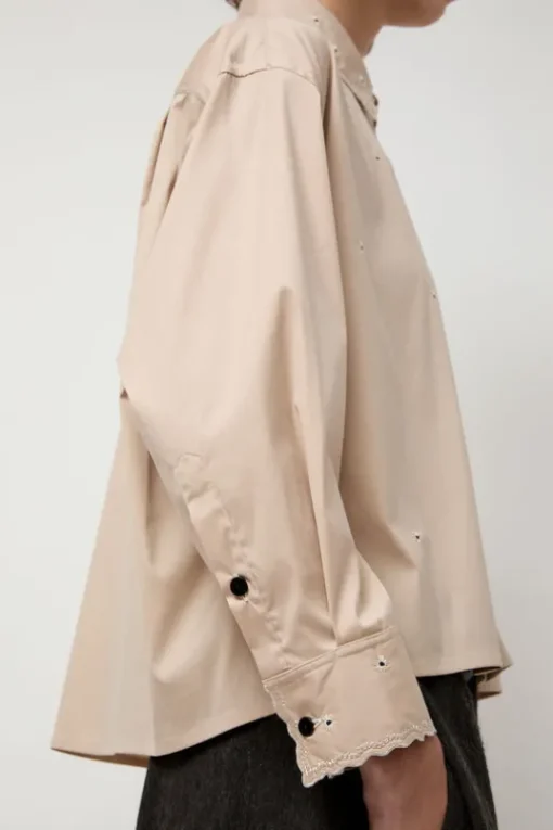 Embroidery Shirt in Beige