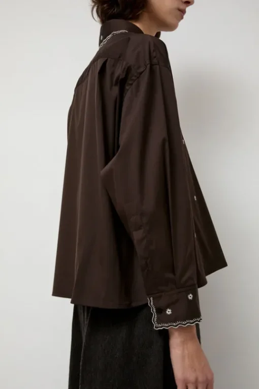 Embroidery Shirt in Chocolate