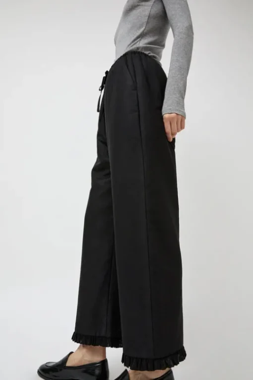 Frill Padded Pants in Black