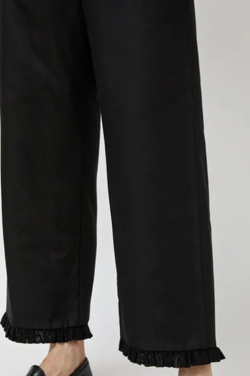 Frill Padded Pants in Black