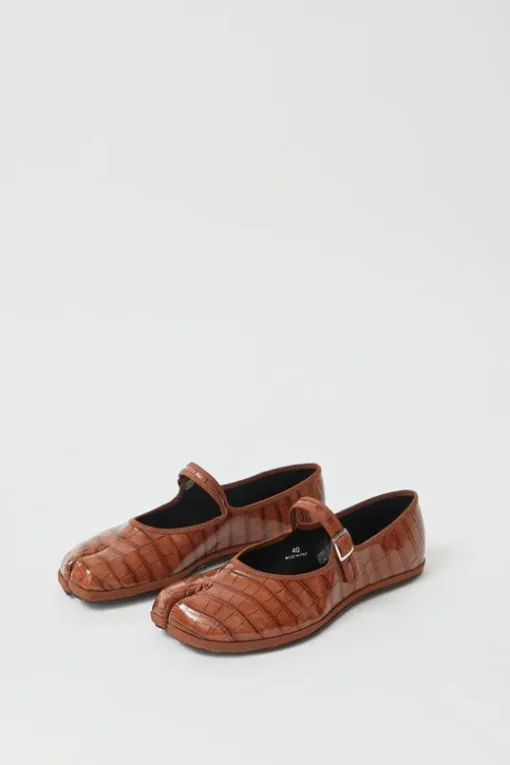 Fu-Tabi Mary Jane in Brown Faux Croc