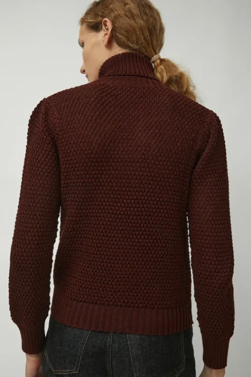 Gabe Turtleneck in Berry