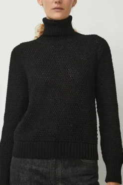Gabe Turtleneck in Black