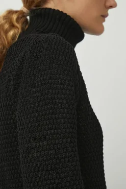 Gabe Turtleneck in Black