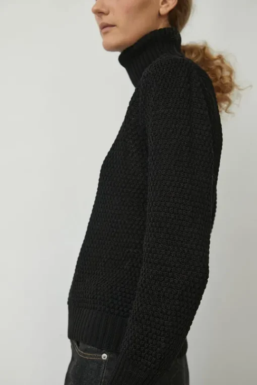Gabe Turtleneck in Black
