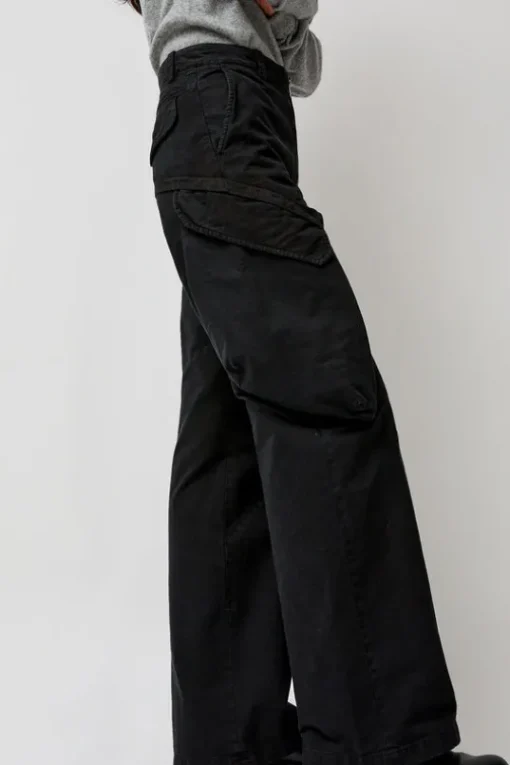 Garment-Dyed Gabardine Wide Cargo Pants in Carbon Pigment