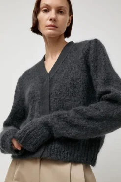 Grandma Cardigan in Dark Green
