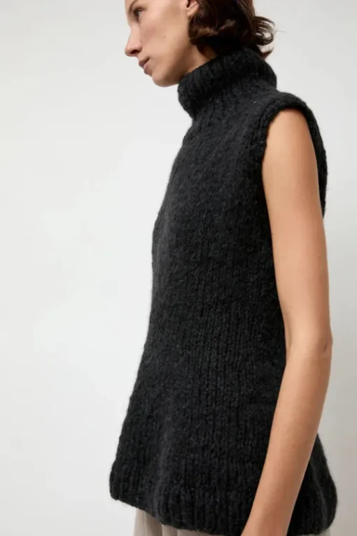 Handknit Peplum Shell in Ink